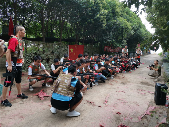 西安“万世千秋餐饮”真人cs拓展活动