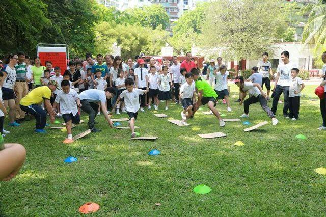 搭桥过河团建游戏