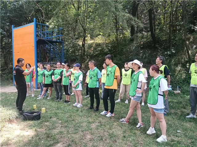 西安真人cs拓展团建,西安的室内拓展训练,西安户外拓展训练公司