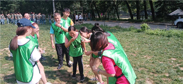 西安户外素质拓展团建公司,西安哪有农家乐的拓展地方,西安企业团建拓展的地方